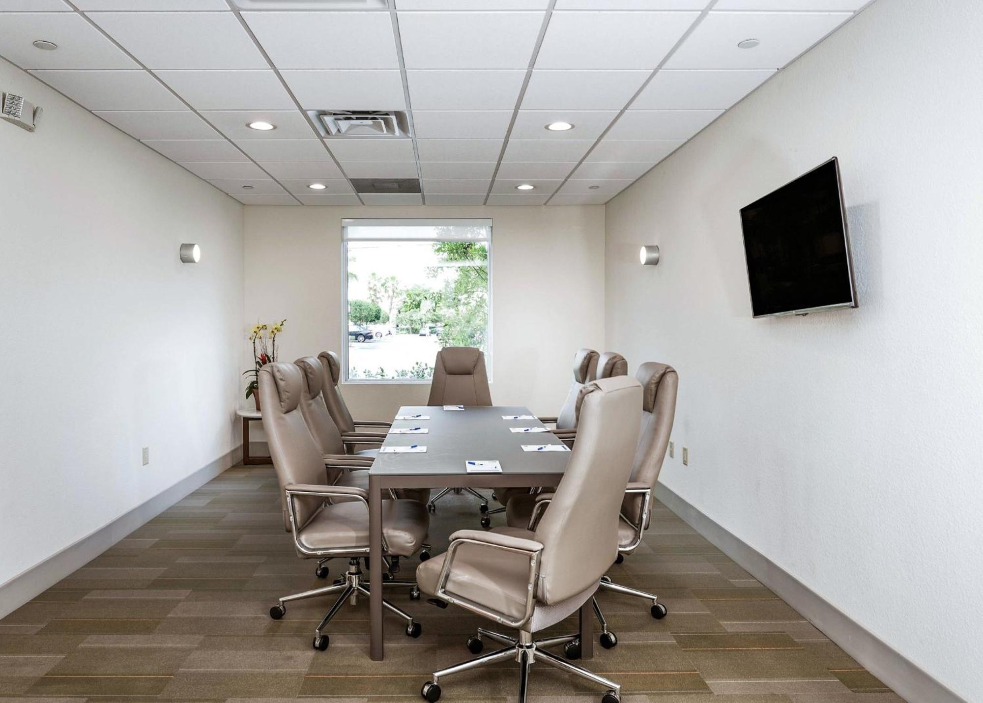 Holiday Inn Express & Suites Lantana By Ihg Екстер'єр фото